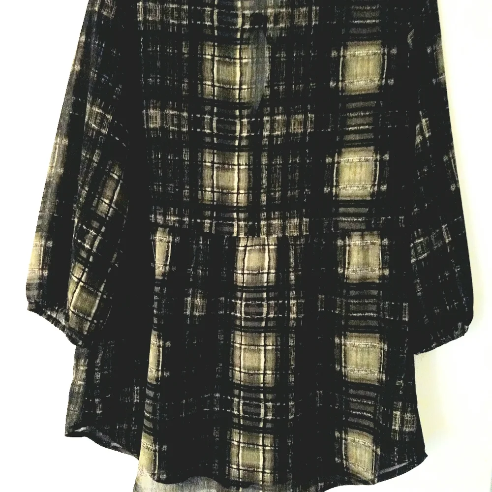 Princess Vera Wang vneck with tie 1/2 buttondown 3/4 sleeve top